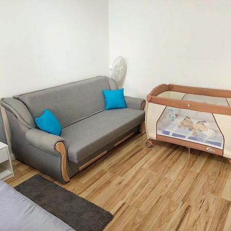 Aweshome City Apartment - 3 Bedrooms And Free Parking Debreczyn Zewnętrze zdjęcie