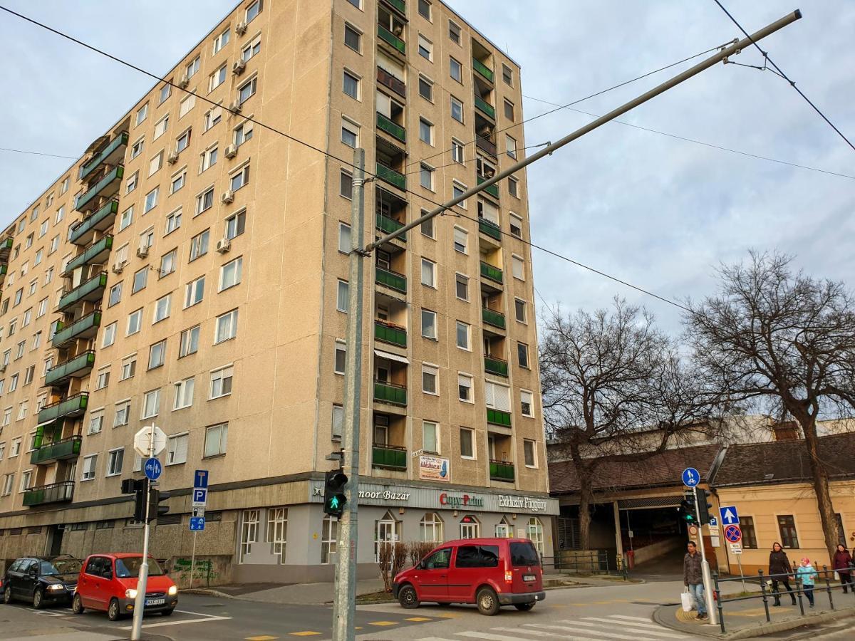 Aweshome City Apartment - 3 Bedrooms And Free Parking Debreczyn Zewnętrze zdjęcie
