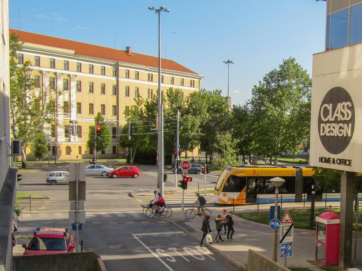 Aweshome City Apartment - 3 Bedrooms And Free Parking Debreczyn Zewnętrze zdjęcie