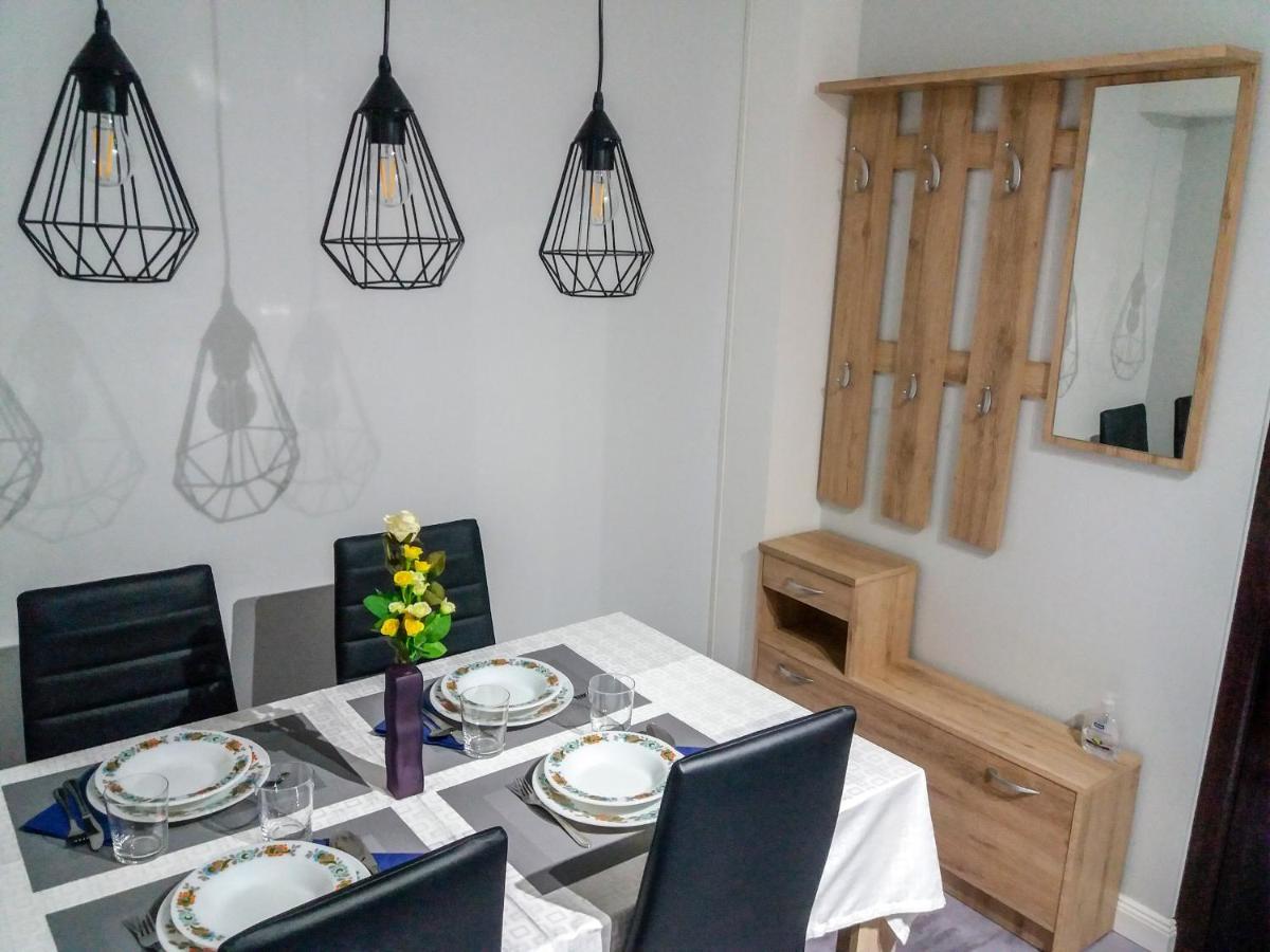 Aweshome City Apartment - 3 Bedrooms And Free Parking Debreczyn Zewnętrze zdjęcie