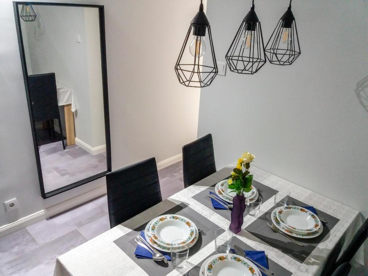 Aweshome City Apartment - 3 Bedrooms And Free Parking Debreczyn Zewnętrze zdjęcie
