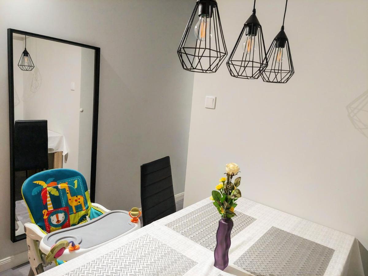 Aweshome City Apartment - 3 Bedrooms And Free Parking Debreczyn Zewnętrze zdjęcie