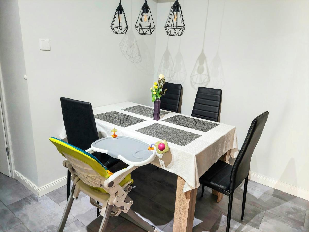 Aweshome City Apartment - 3 Bedrooms And Free Parking Debreczyn Zewnętrze zdjęcie