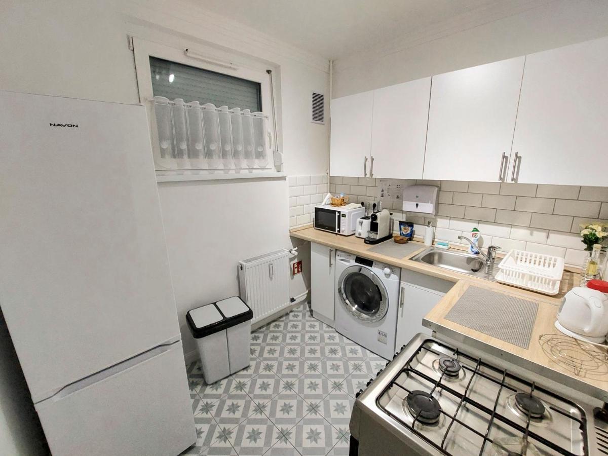 Aweshome City Apartment - 3 Bedrooms And Free Parking Debreczyn Zewnętrze zdjęcie