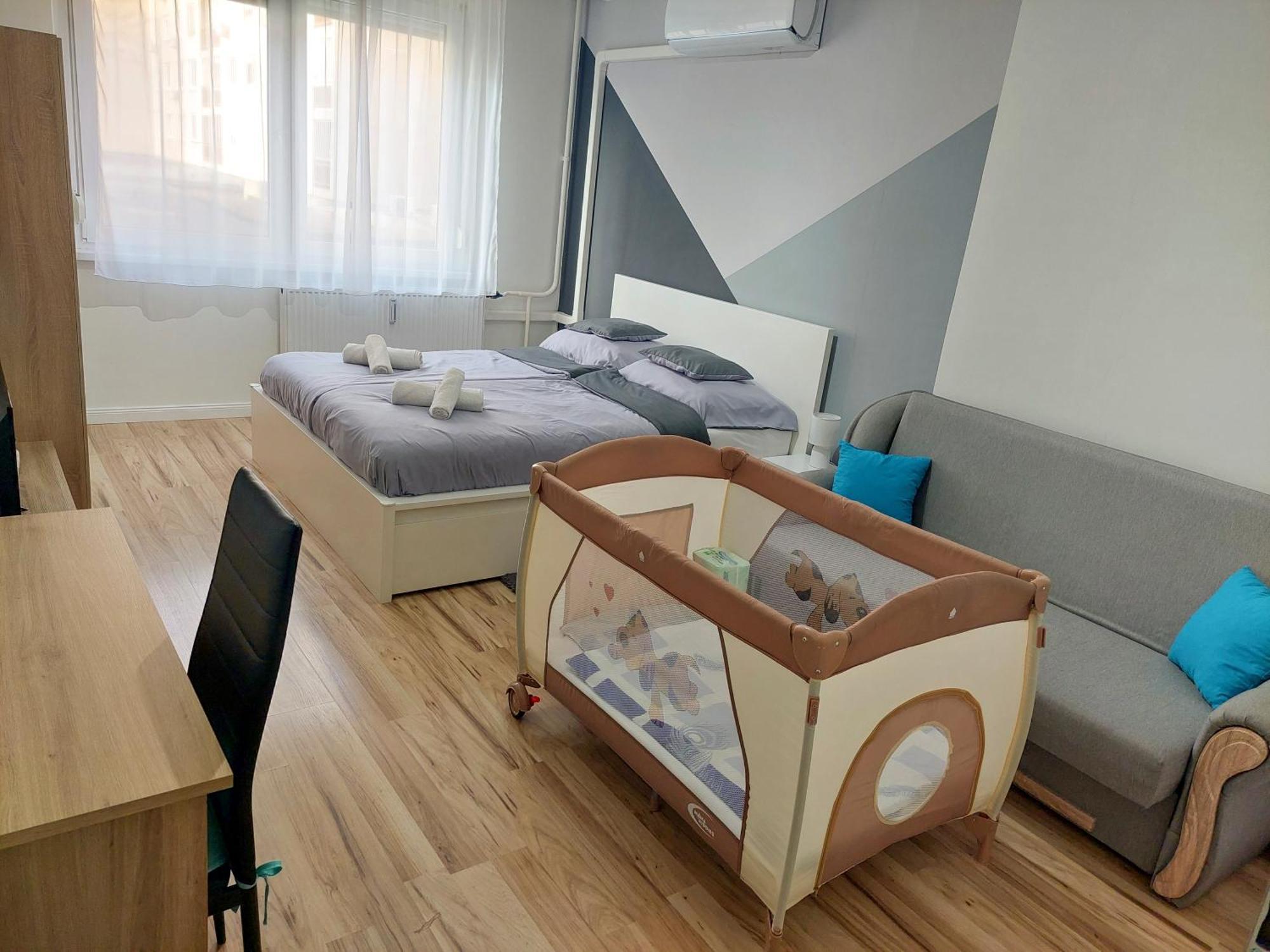 Aweshome City Apartment - 3 Bedrooms And Free Parking Debreczyn Zewnętrze zdjęcie
